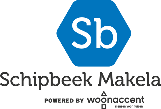 Logo van Schipbeek Makelaars met een blauw Sb-symbool, powered by Woonaccent, mensen voor huizen.