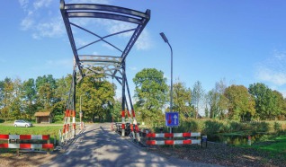 IJzeren ophaalbrug Reutumse Sluis