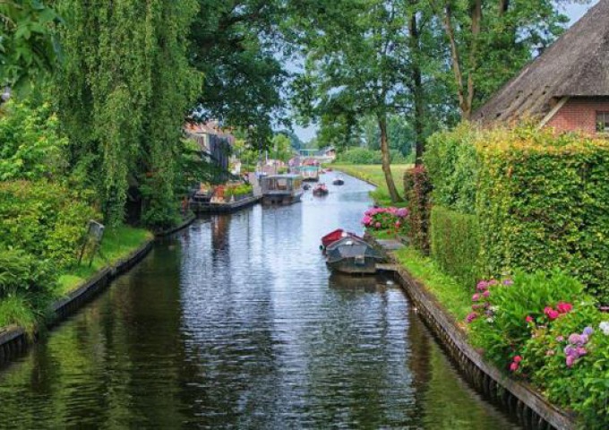 Varen en Fietsen door Giethoorn - Weerribben Wieden