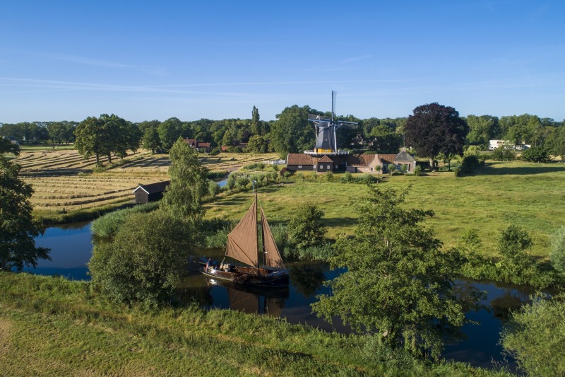 Vaartocht met de Enterse Zomp Regt door Zee 2 - Over de meanderende Regge