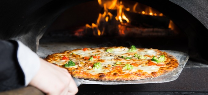 Pizza uit houtoven