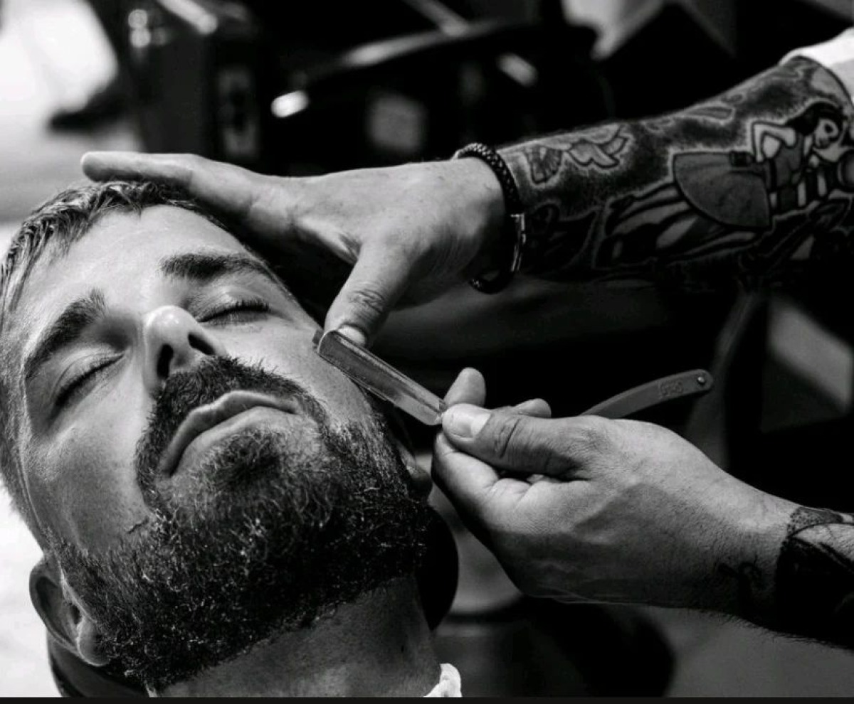 Italian Barber Visit Borne