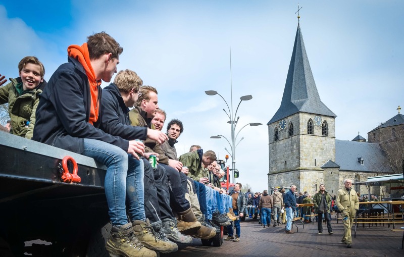 Paashout halen Denekamp - Denekamper Paasgebruiken