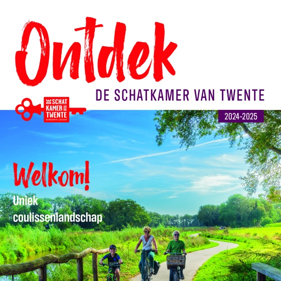 Fietsende mensen op een landelijk pad in Twente, ontdek de schatkamer van Twente 2024-2025