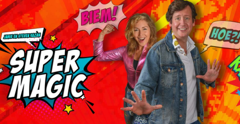 Afbeelding van Jamie en Steven Kazàn voor Super Magic met stripboekstijl tekst als 'BIEM!', 'HOE?!', en 'KABOOM!'