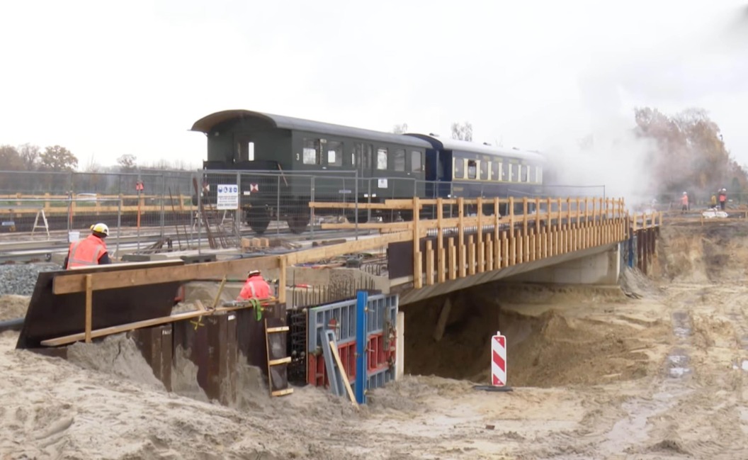 Spoorviaduct over N18