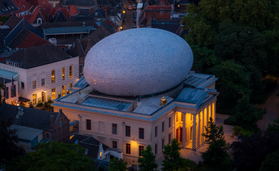 Museum de Fundatie in het avondlicht
