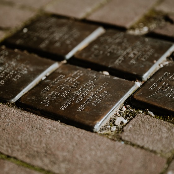 Stolpersteine Borne Oorlogsmonumenten