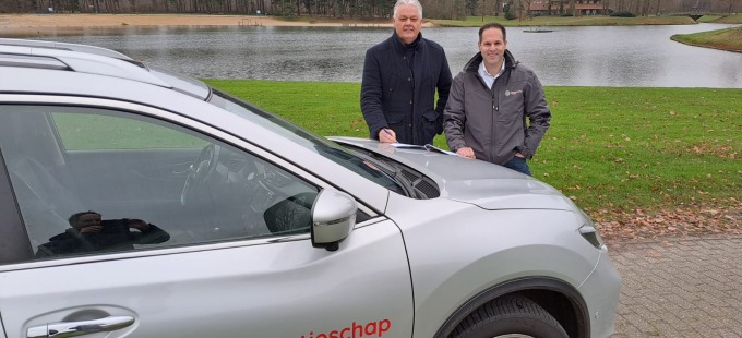 Edo Evers directeur van Timmerhuis Groep en Bart-Jan Harmsen directeur van Het Recreatieschap Twente