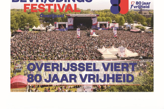 Bevrijdingsfestival Overijssel in Hellendoorn, 80 jaar vrijheid, grote mensenmassa voor podium