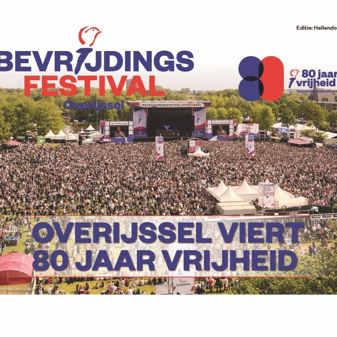 Bevrijdingsfestival Overijssel in Hellendoorn, 80 jaar vrijheid, grote mensenmassa voor podium
