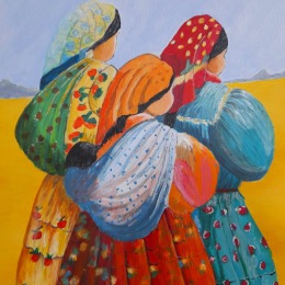Schilderij van drie vrouwen in kleurrijke traditionele kleding en hoofddoeken, wandelend door een geel veld.