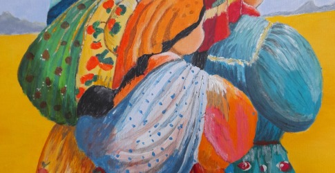 Schilderij van drie vrouwen in kleurrijke traditionele kleding en hoofddoeken, wandelend door een geel veld.