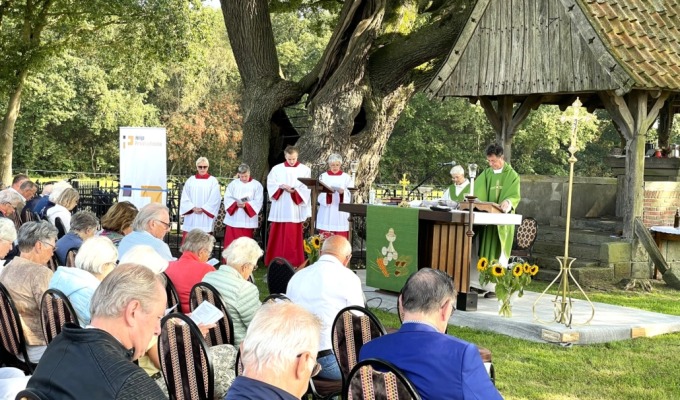 Openbare Eucharistie viering bij de Kroezeboom