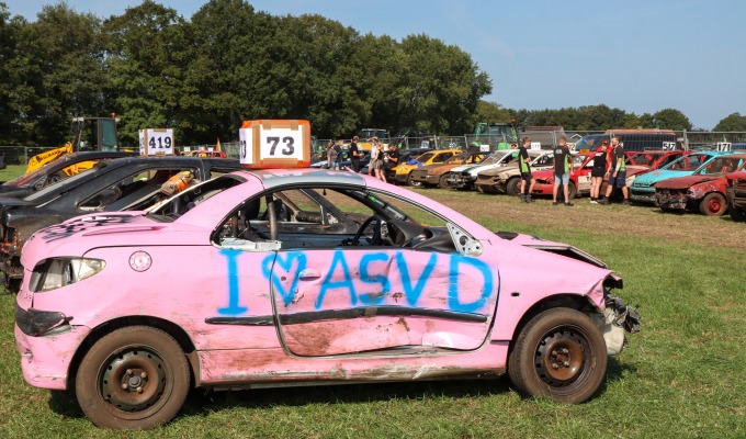 Autorodeo clubwedstrijden en lady klasse.