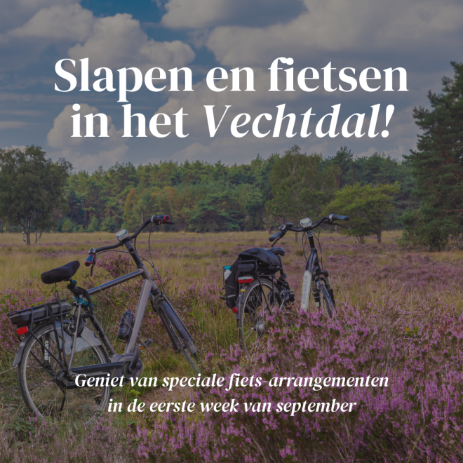 Twee fietsen staan in een heideveld in het Vechtdal, met tekst over fiets-arrangementen in september.