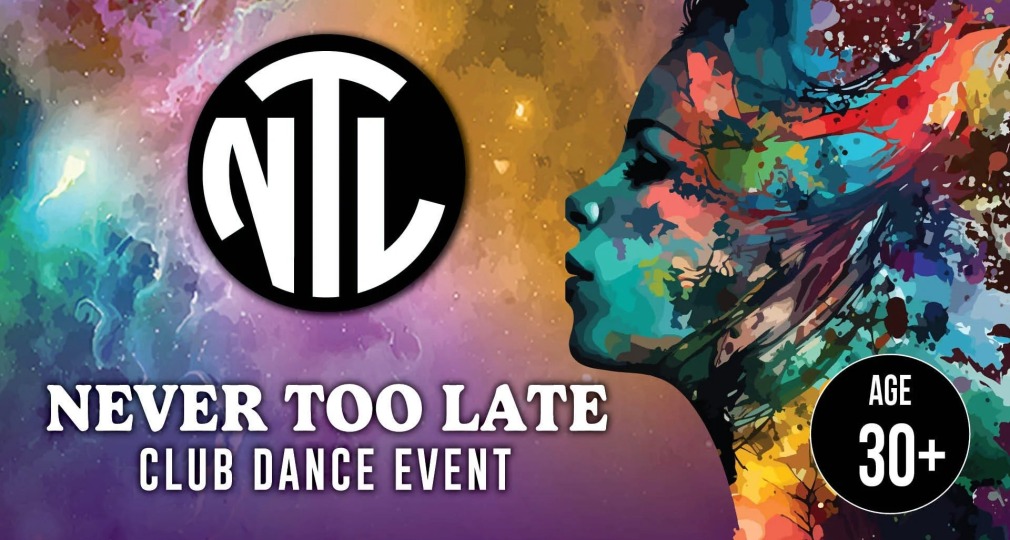 Kleurrijke flyer voor Never Too Late clubdansfeest, NT-logo en gezicht van vrouw, 30+ evenement.