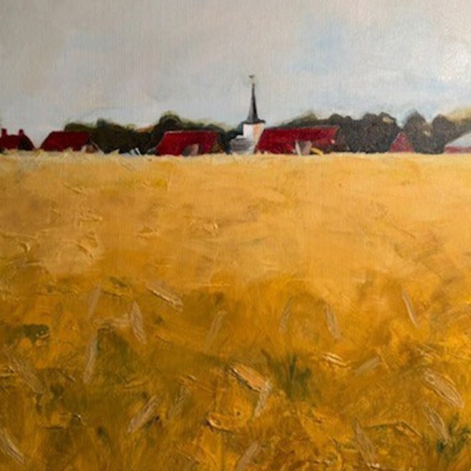Schilderij van een uitgestrekt geel veld met een dorp op de achtergrond en rode daken en een kerktoren.