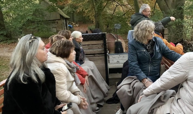 Rondrit met paard en wagen