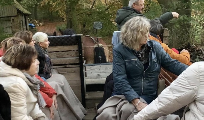 Rondrit met paard en wagen