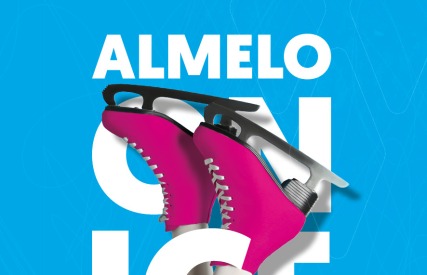 Promotieposter voor Almelo ON ICE schaatsbaan, 28 nov 2025 t/m 4 jan 2026, met roze schaatsen.