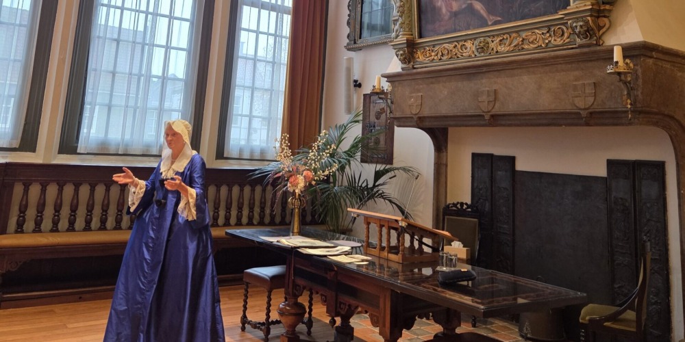 Aleida Greve in de Schepenzaal in het gemeentehuis van Zwolle – Foto Marinda Lam gemeente Zwolle