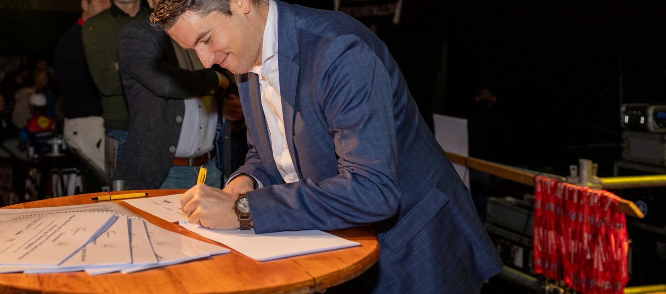 Erik Wessels tekent convenant