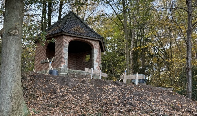 Renovatie theekoepel op de Tankenberg in De Lutte