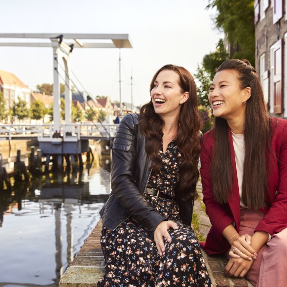 Vriendinnen bij het Pelserbrugje in Zwolle