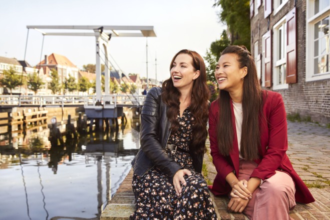 Vriendinnen bij het Pelserbrugje in Zwolle