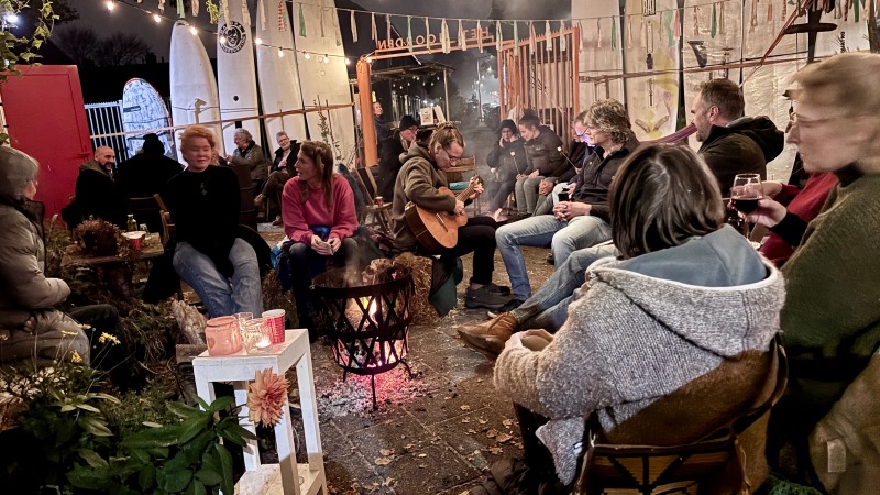 Buitengewone Kampvuuravond - Nieuwe mensen ontmoeten, live gitaarmuziek, weg uit de ratrace