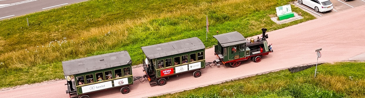 Treintje Bello rijdt van Holten naar Rijssen in de zomervakantie