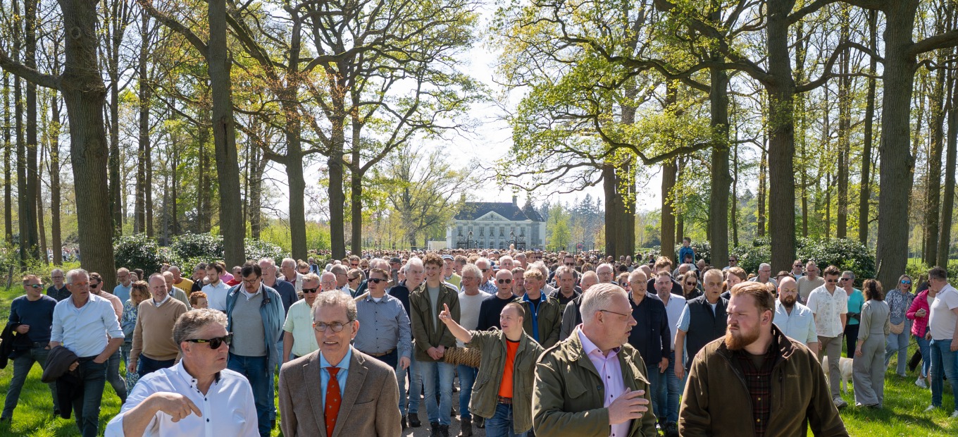 Paasstaak slepen Denekamp, op de achtergrond Huis Singraven