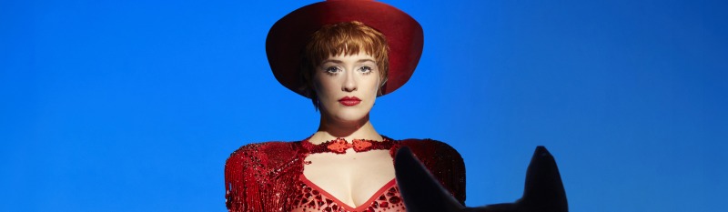 Valentina Tóth - Revue Revanche