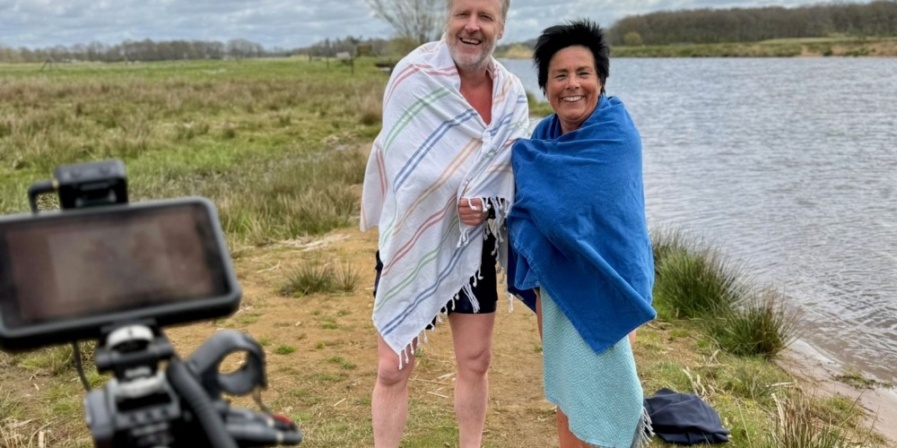 Lotty en André Zwemmen in de Vecht