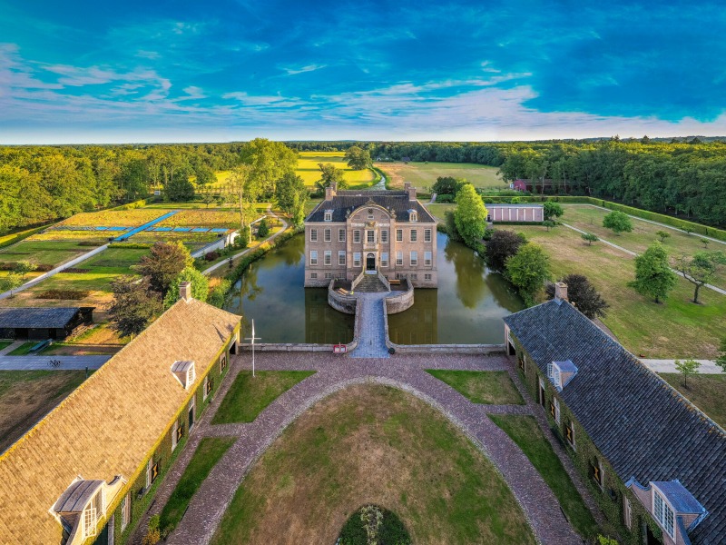 Ontdek Kasteel Eerde - Kom binnen en laat je verrassen in het prachtig gerestaureerde Kasteel Eerde.