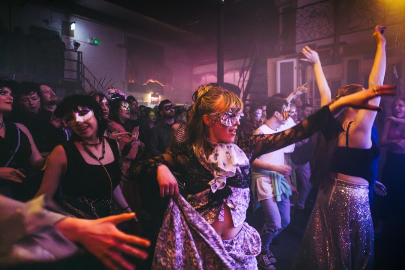 Midnight Masquerade - Muziek, kunst en zelfexpressie