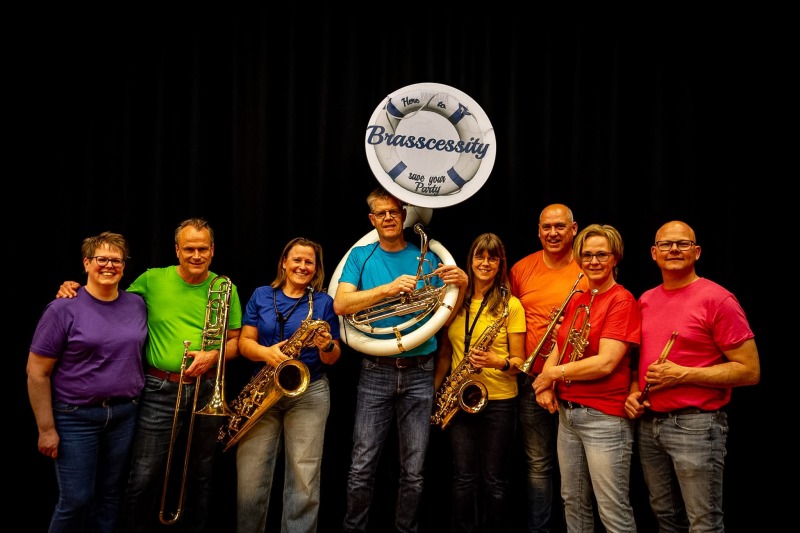Brasscessity & Friends - Muziek met vrienden