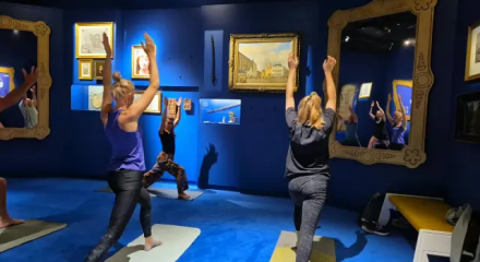 Yoga in het museum