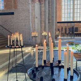 Kaars aansteken om verlies van geliefden