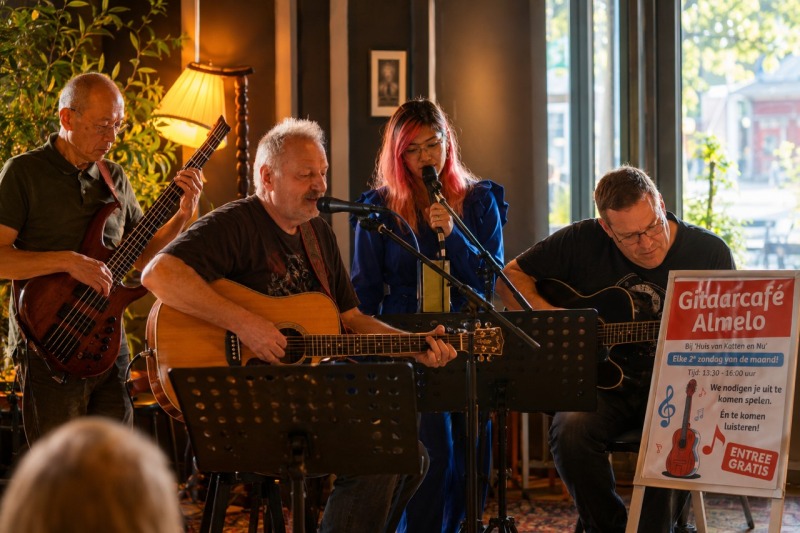 Gitaarcafé in Huis van Katoen en Nu